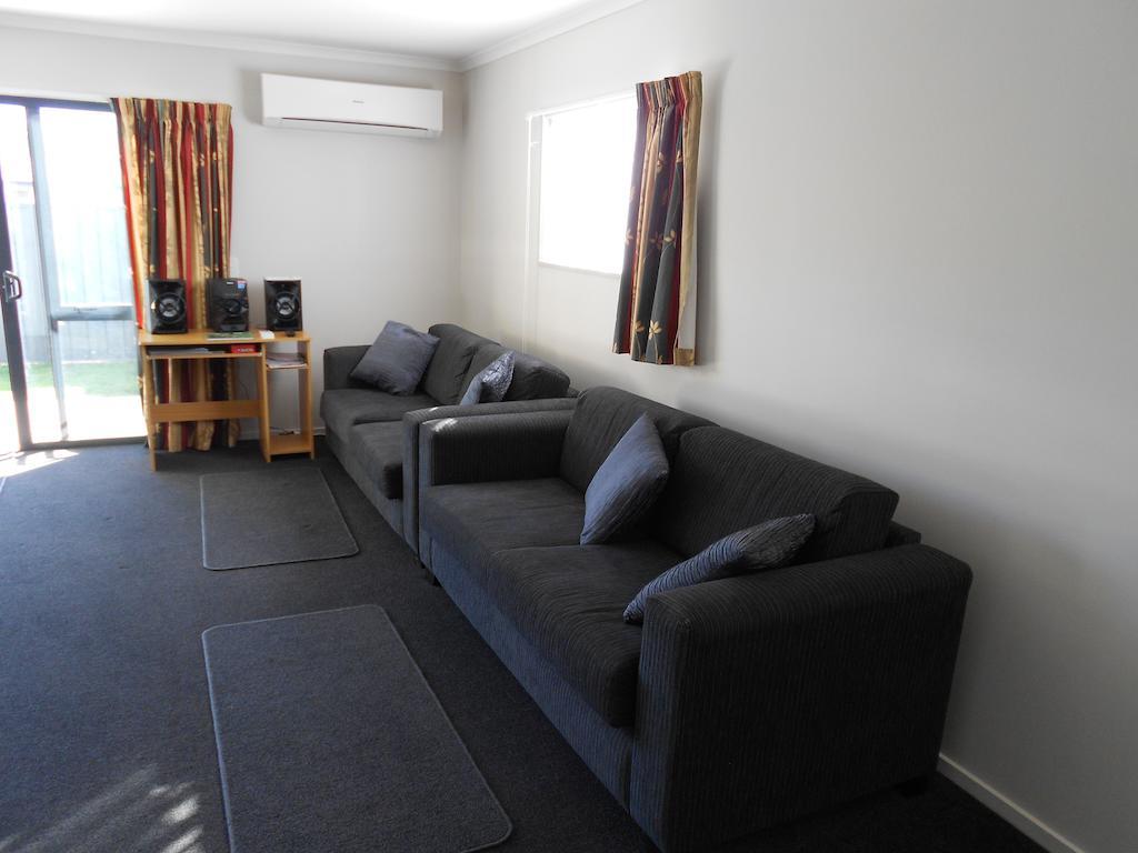 Gavan Family Apartments Cromwell Room photo