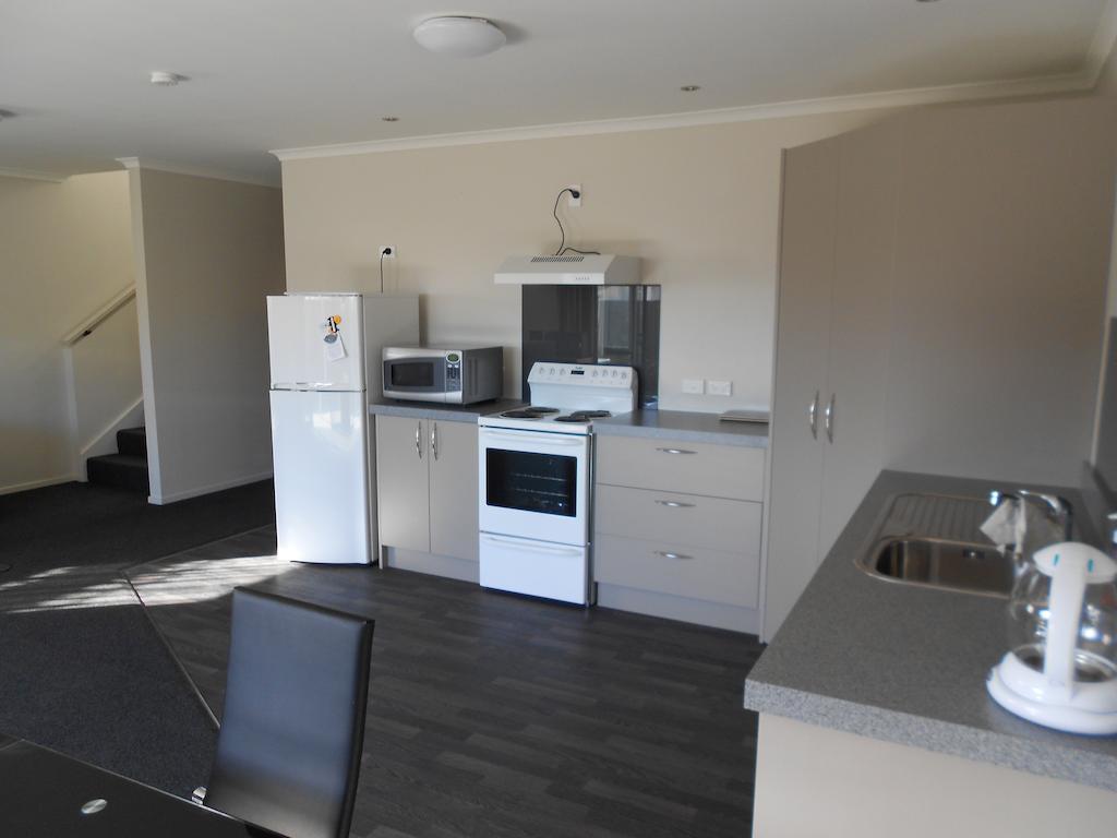 Gavan Family Apartments Cromwell Room photo