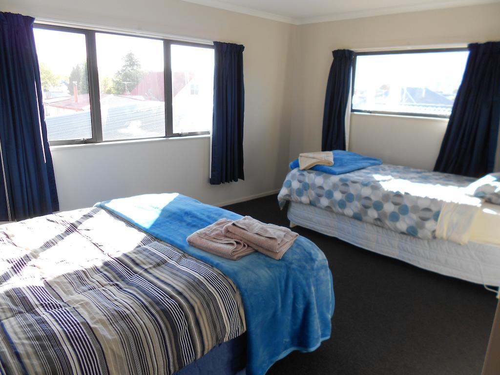 Gavan Family Apartments Cromwell Room photo